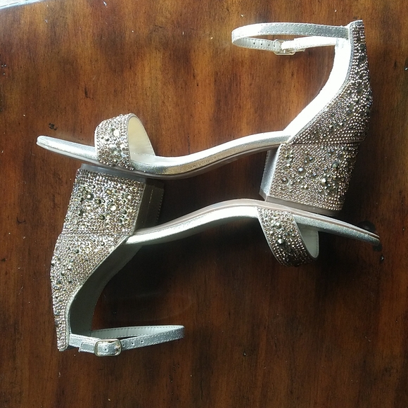 Betsy Johnson, 9, gold - Picture 3 of 7